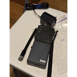 ICOM IC-M11 VHF MARINE TRANSCEIVER W/ BATTERY /POWER CORD